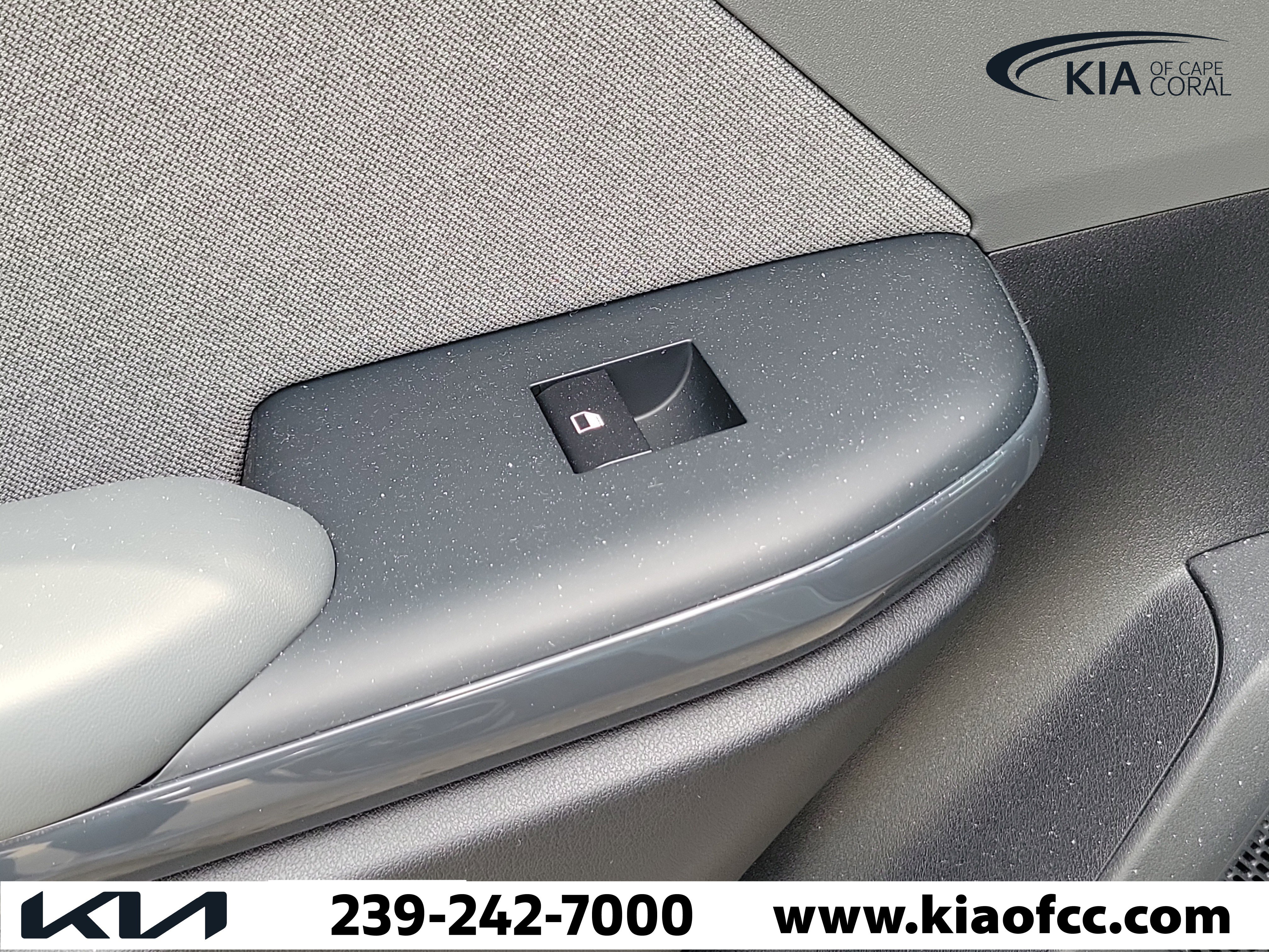 Used 2025 Kia K4 EX image 12