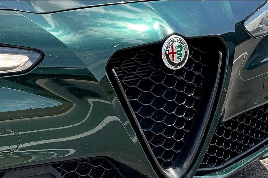 Used 2020 Alfa Romeo Giulia w/ Nero Edizione RWD image 29