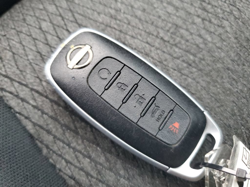 Used 2024 Nissan Rogue SV FWD image 27