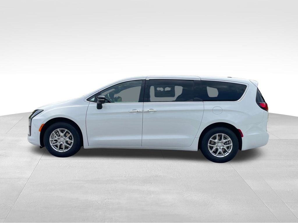 New 2027 Chrysler Pacifica Select FWD image 8