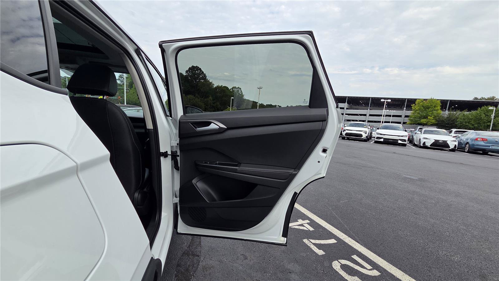 Certified 2025 Volkswagen Taos SE AWD/4WD image 35