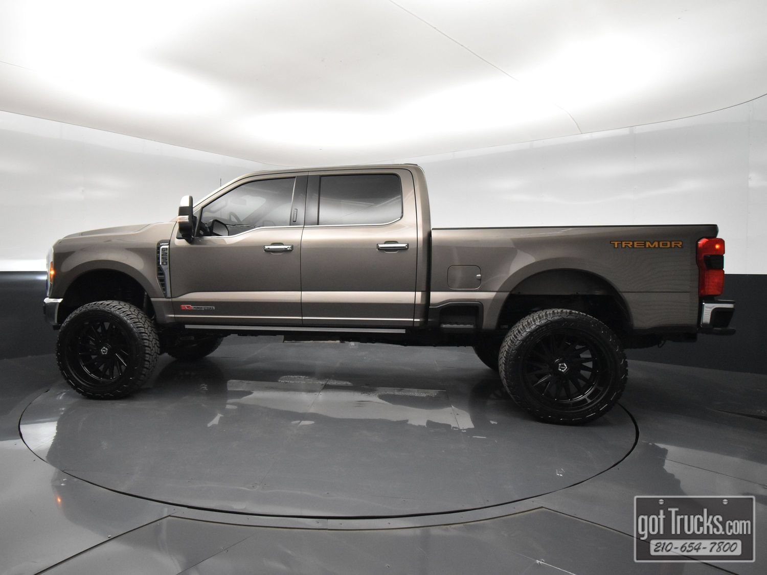 Used 2023 Ford F250 Lariat w/ Lariat Ultimate Package AWD/4WD image 3