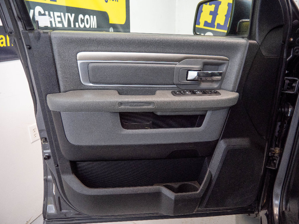 Used 2016 RAM 1500 Classic SLT AWD/4WD image 17