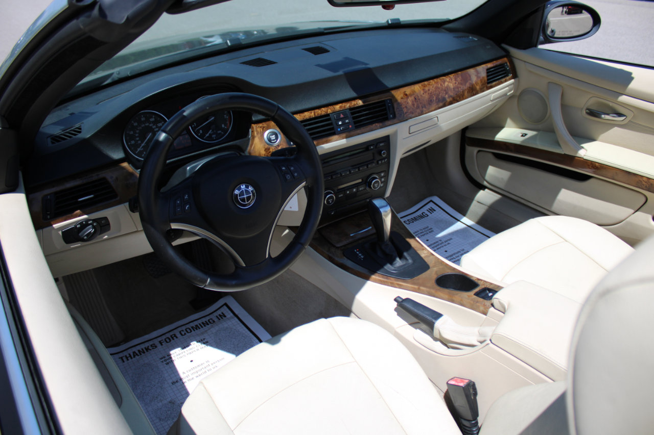 Used 2007 BMW 328i Convertible image 16