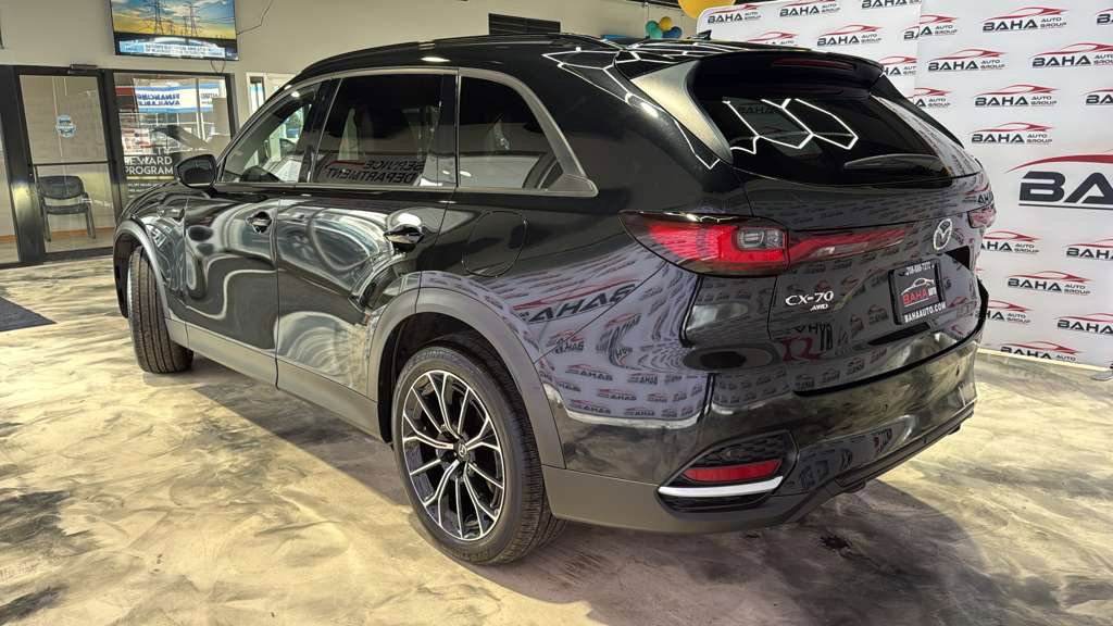 Used 2025 MAZDA CX-70 Plug-In Hybrid w/ Premium Plus AWD/4WD image 11