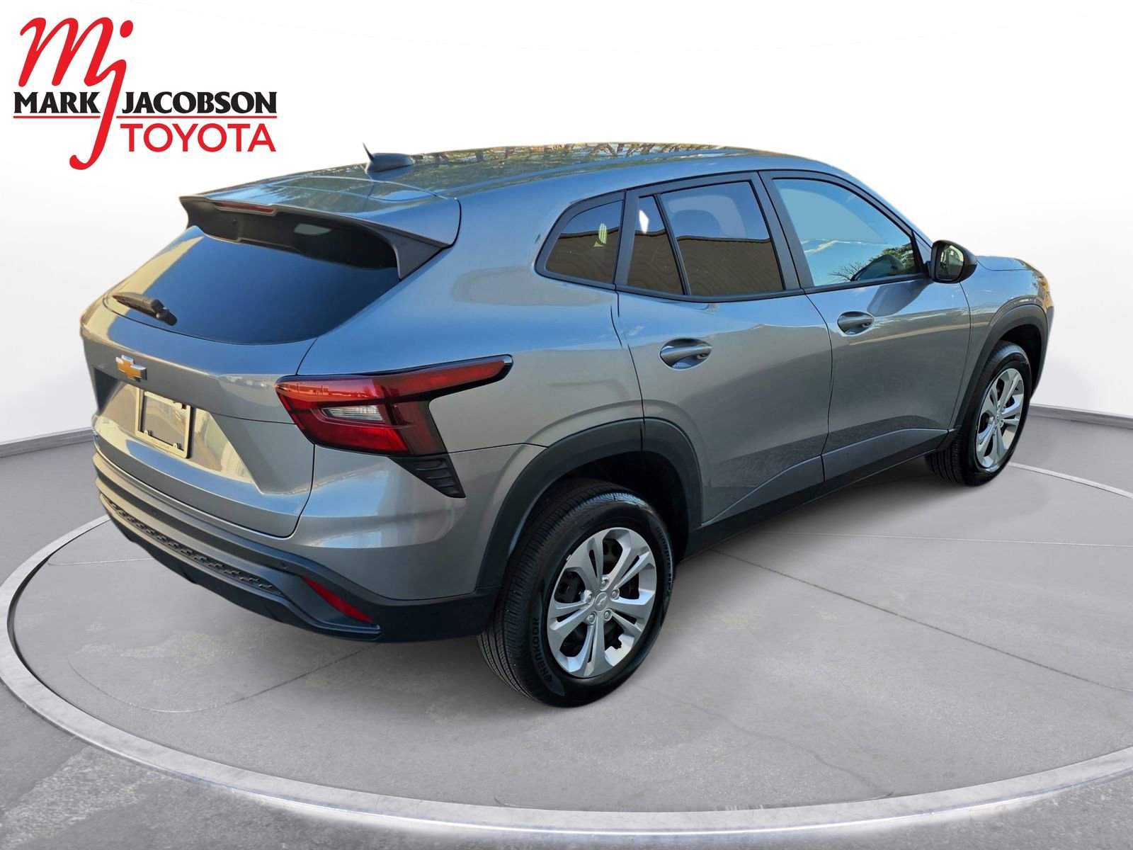 Used 2025 Chevrolet Trax LS w/ Driver Confidence Package image 9