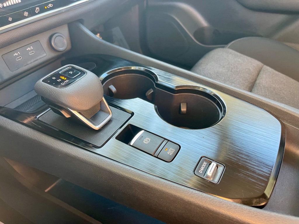 Used 2024 Nissan Rogue SV image 15