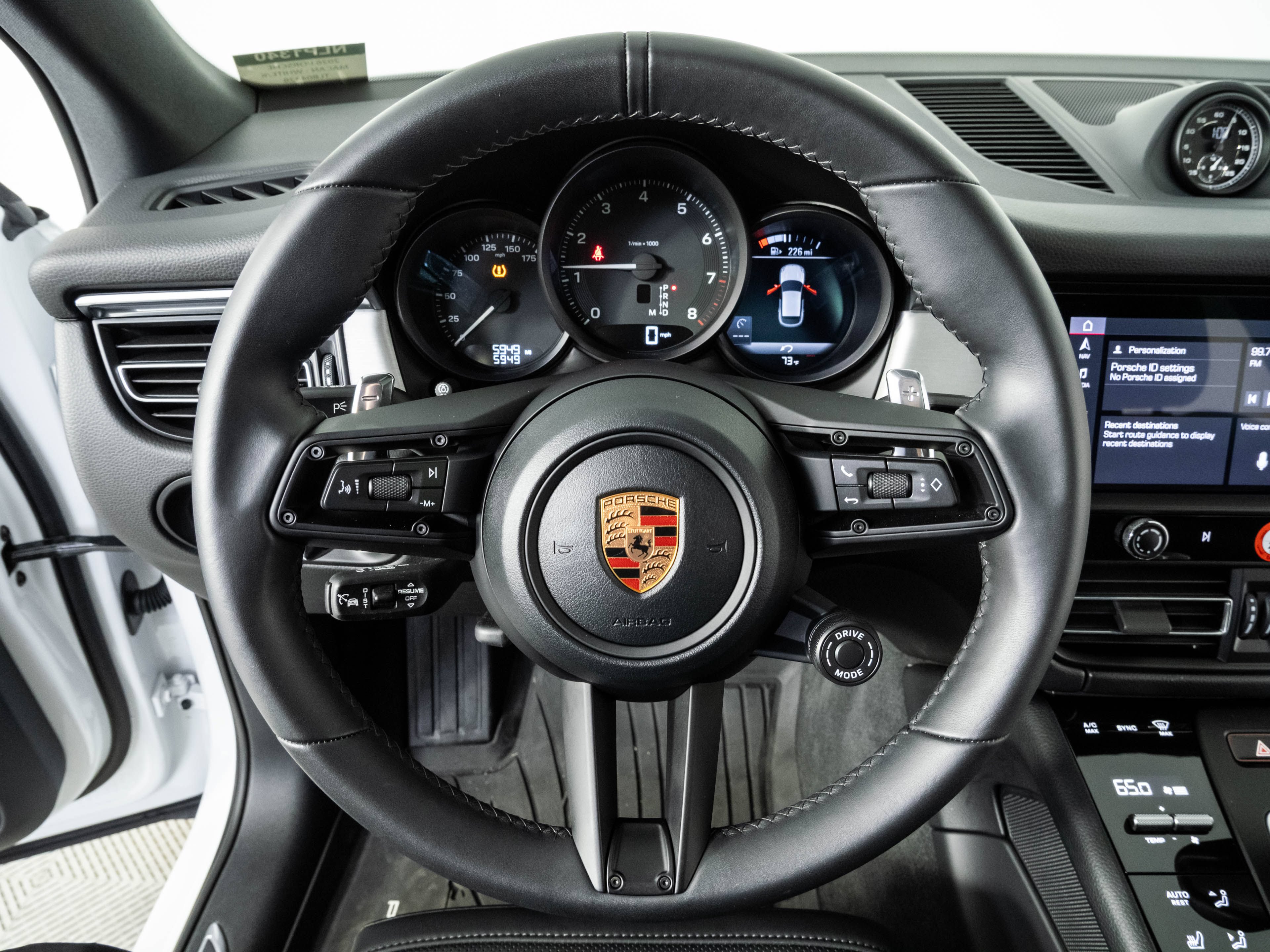 Certified 2026 Porsche Macan AWD/4WD image 9