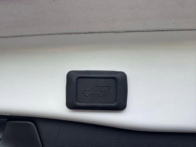Used 2022 Toyota RAV4 XLE Premium AWD/4WD image 10