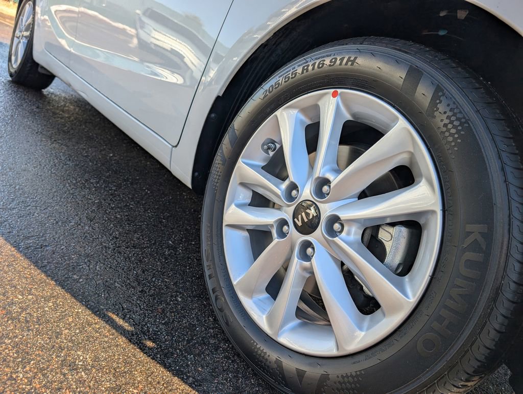 Used 2017 Kia Forte S w/ S Technology Package image 6