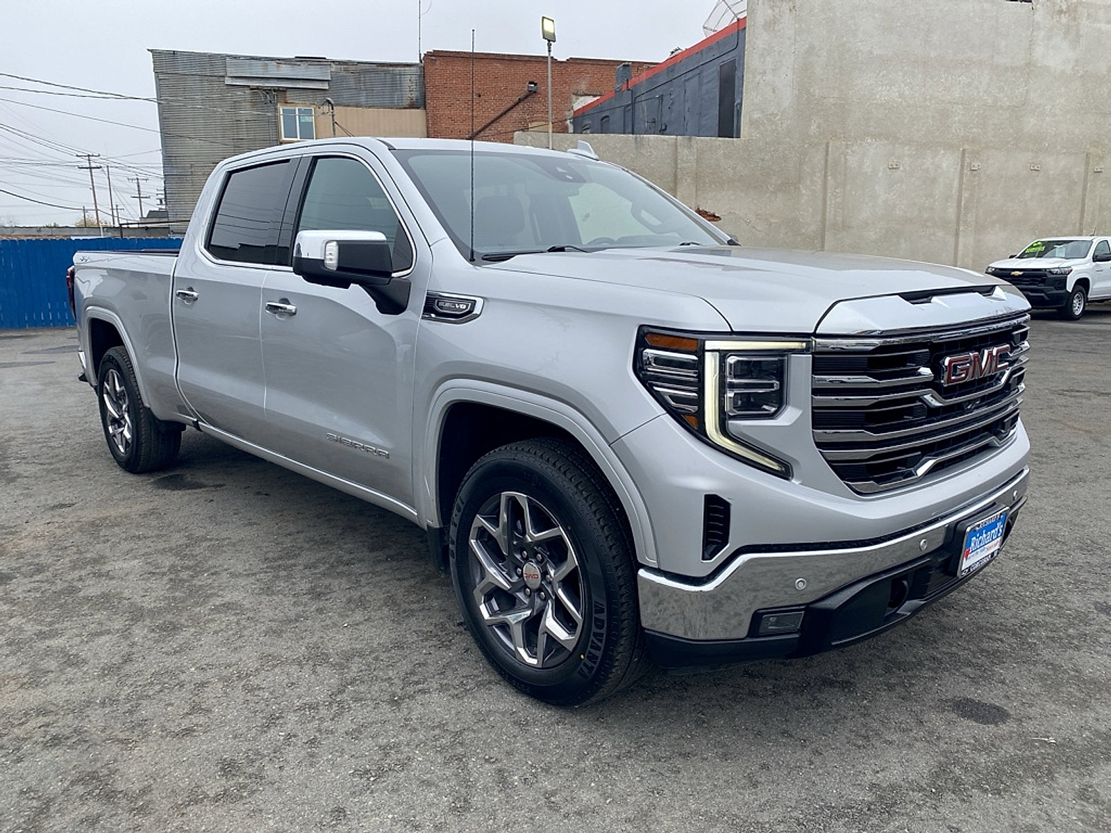Used 2022 GMC Sierra 1500 SLT w/ SLT Premium Plus Package AWD/4WD image 5