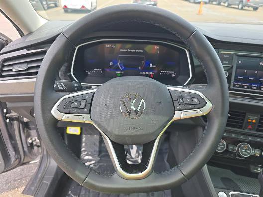Used 2024 Volkswagen Jetta SE w/ Panoramic Sunroof Package FWD image 7