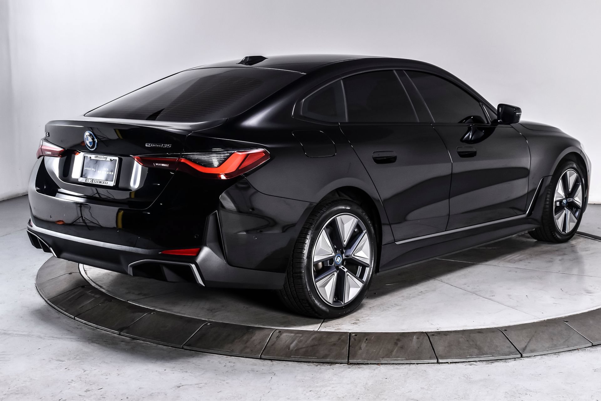 Used 2023 BMW i4 eDrive35 w/ Premium Package RWD image 6