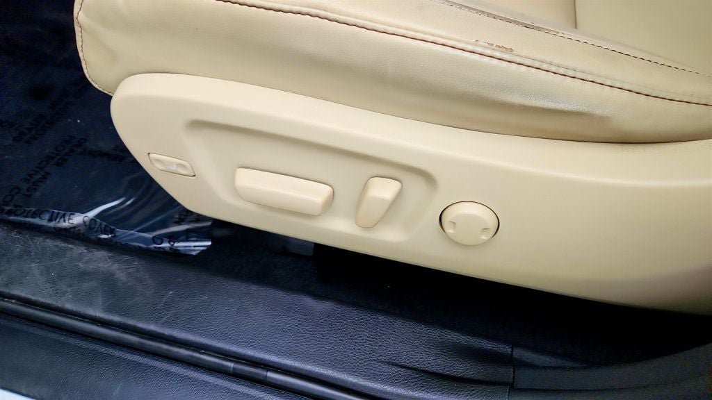 Used 2019 Toyota Highlander XLE AWD/4WD image 12
