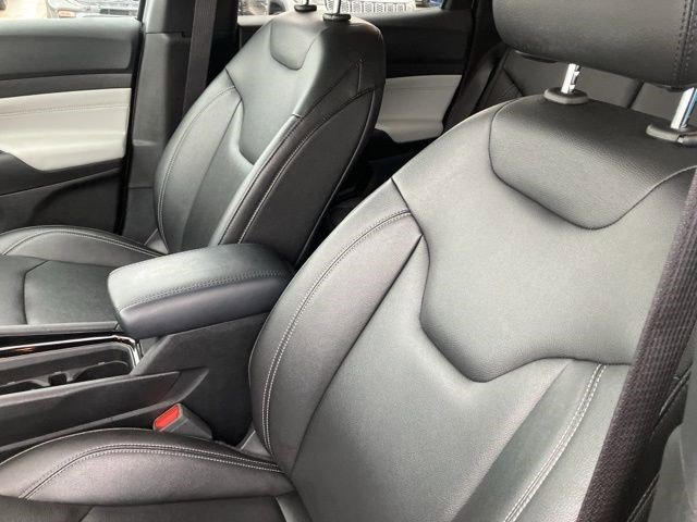 Used 2025 Jeep Compass Limited image 12