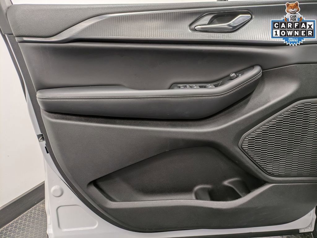 Used 2024 Jeep Grand Cherokee Altitude image 8