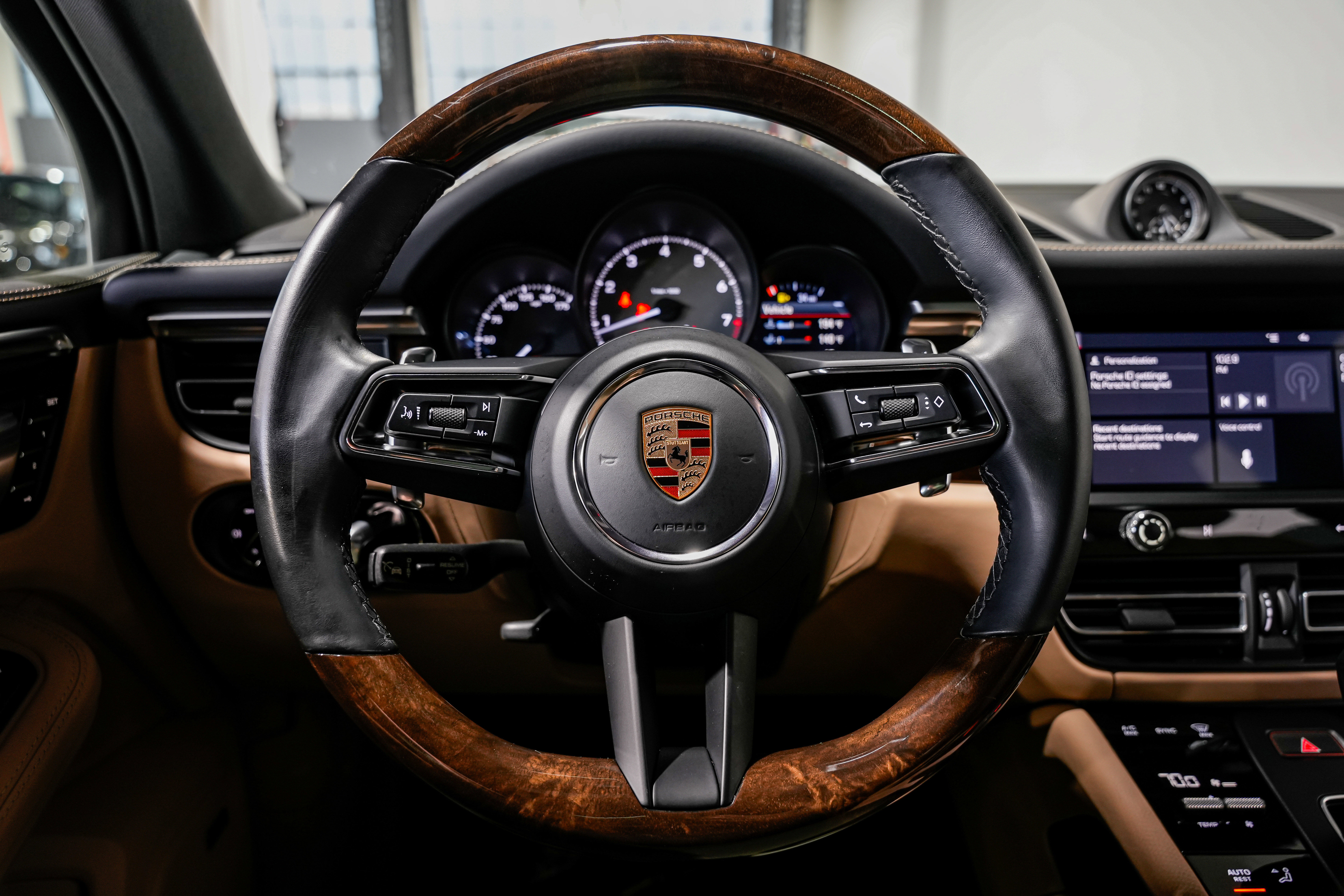 Used 2023 Porsche Macan S image 10