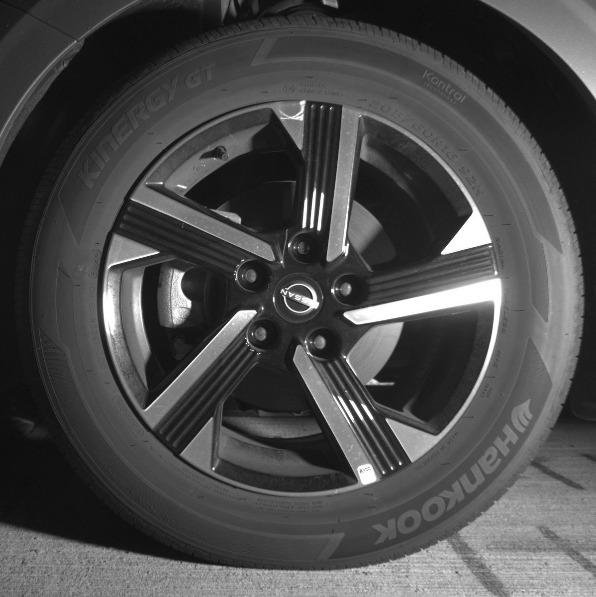 Used 2025 Nissan Sentra SV FWD image 11