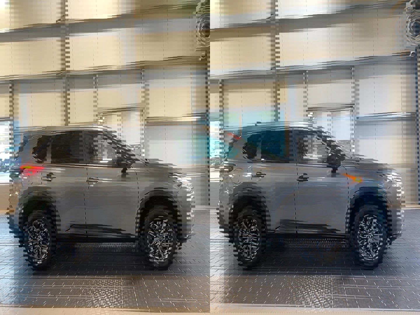 Used 2023 Nissan Rogue S image 4