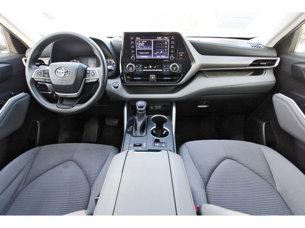 Used 2022 Toyota Highlander L image 11