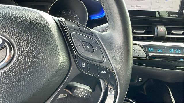 Used 2020 Toyota C-HR XLE image 24