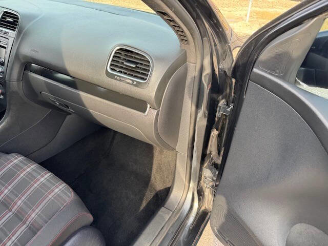 Used 2011 Volkswagen Golf 4-Door image 26