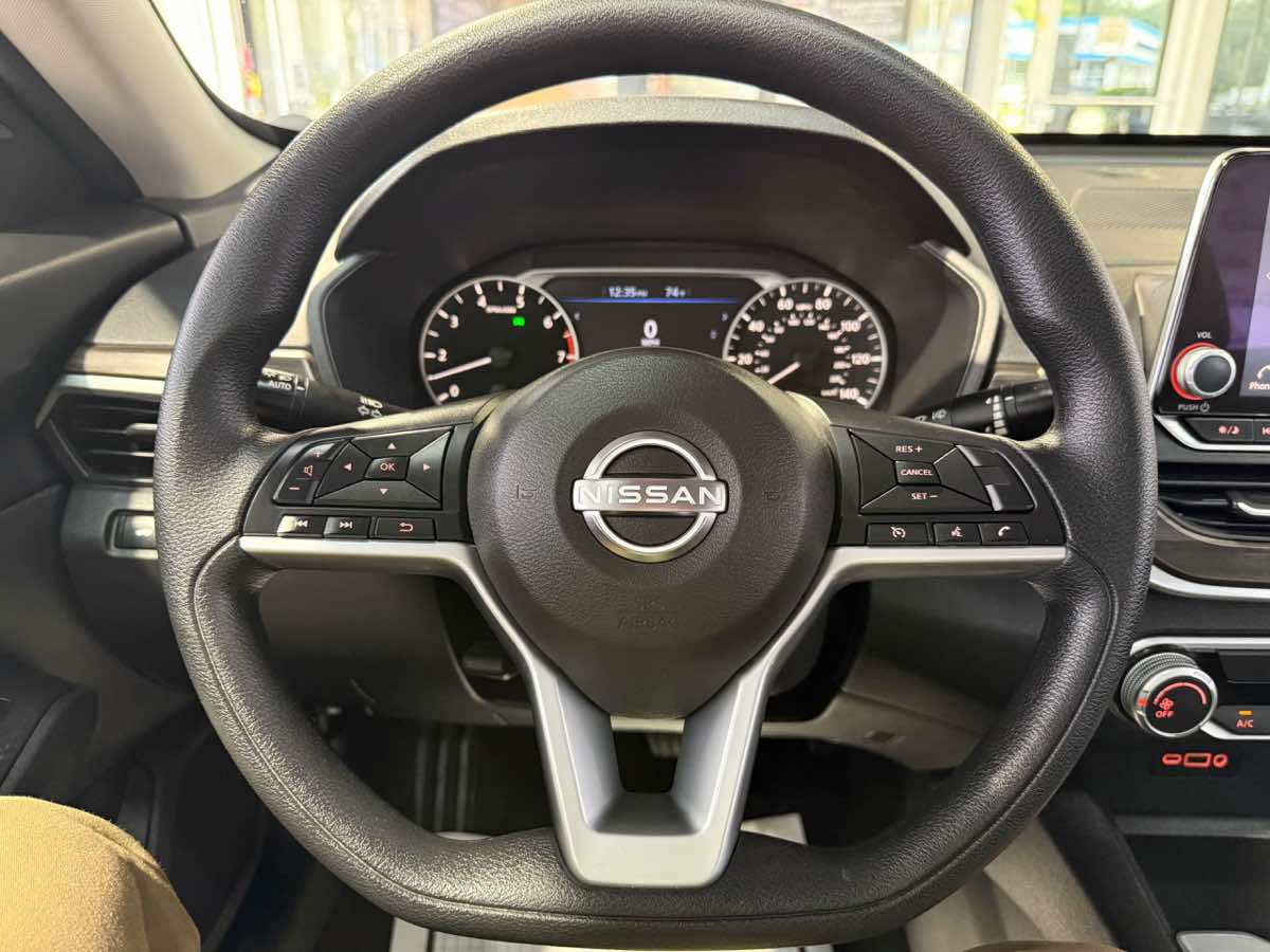 Used 2025 Nissan Altima 2.5 SV AWD/4WD image 11