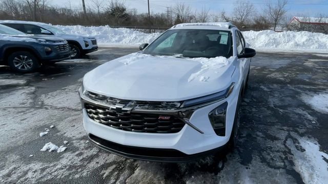 New 2026 Chevrolet Trax RS w/ Sunroof Package FWD image 5