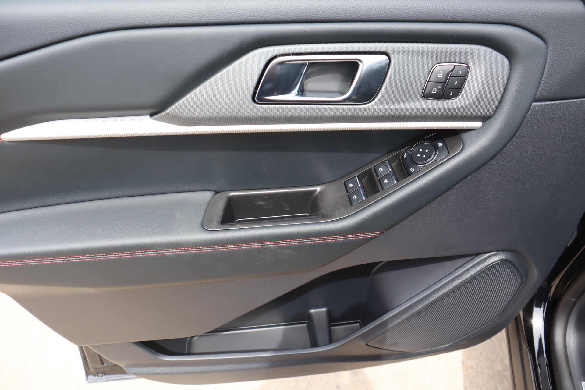 New 2026 Ford Explorer ST-Line w/ ST-Line Street Pack AWD/4WD image 19