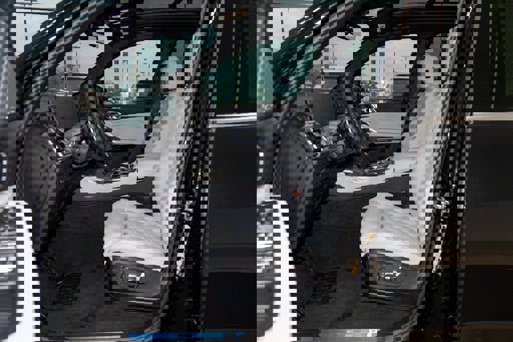 New 2026 BMW X5 xDrive50e w/ Premium Package image 19