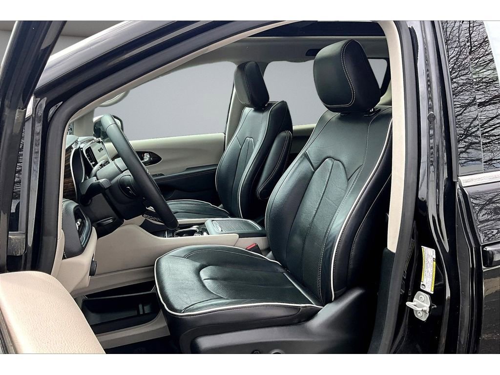 Used 2023 Chrysler Pacifica Limited image 21
