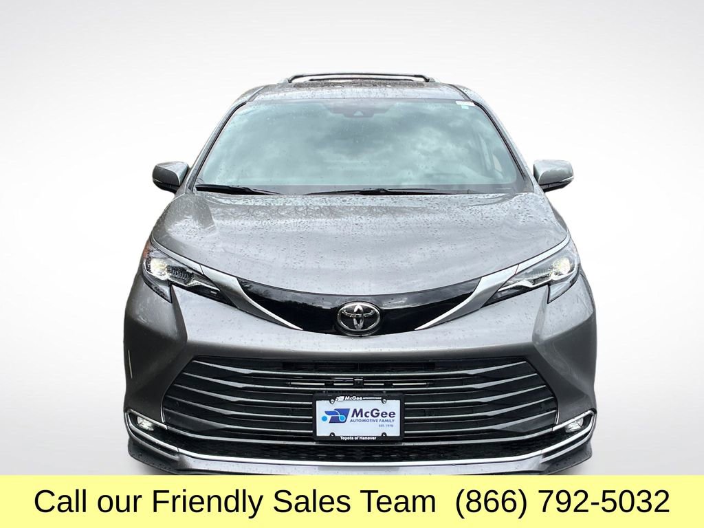 New 2026 Toyota Sienna Platinum image 8