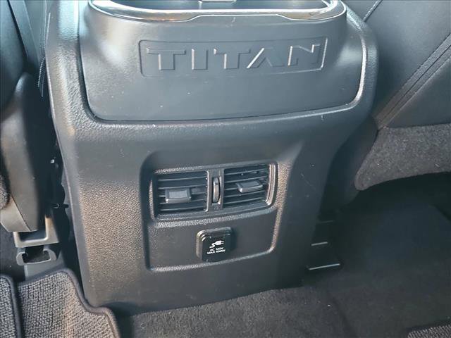 Used 2018 Nissan Titan SV w/ SV Convenience Package image 16