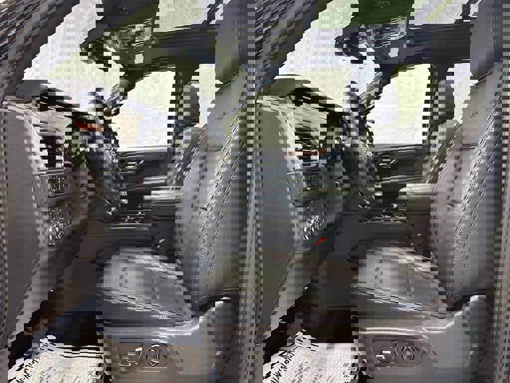 Used 2025 GMC Yukon XL Denali w/ Sun & Power Step Package image 15