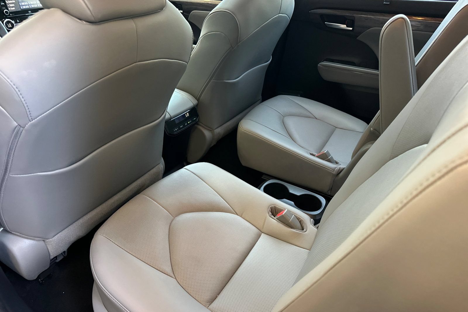 Used 2020 Toyota Highlander Limited FWD image 12