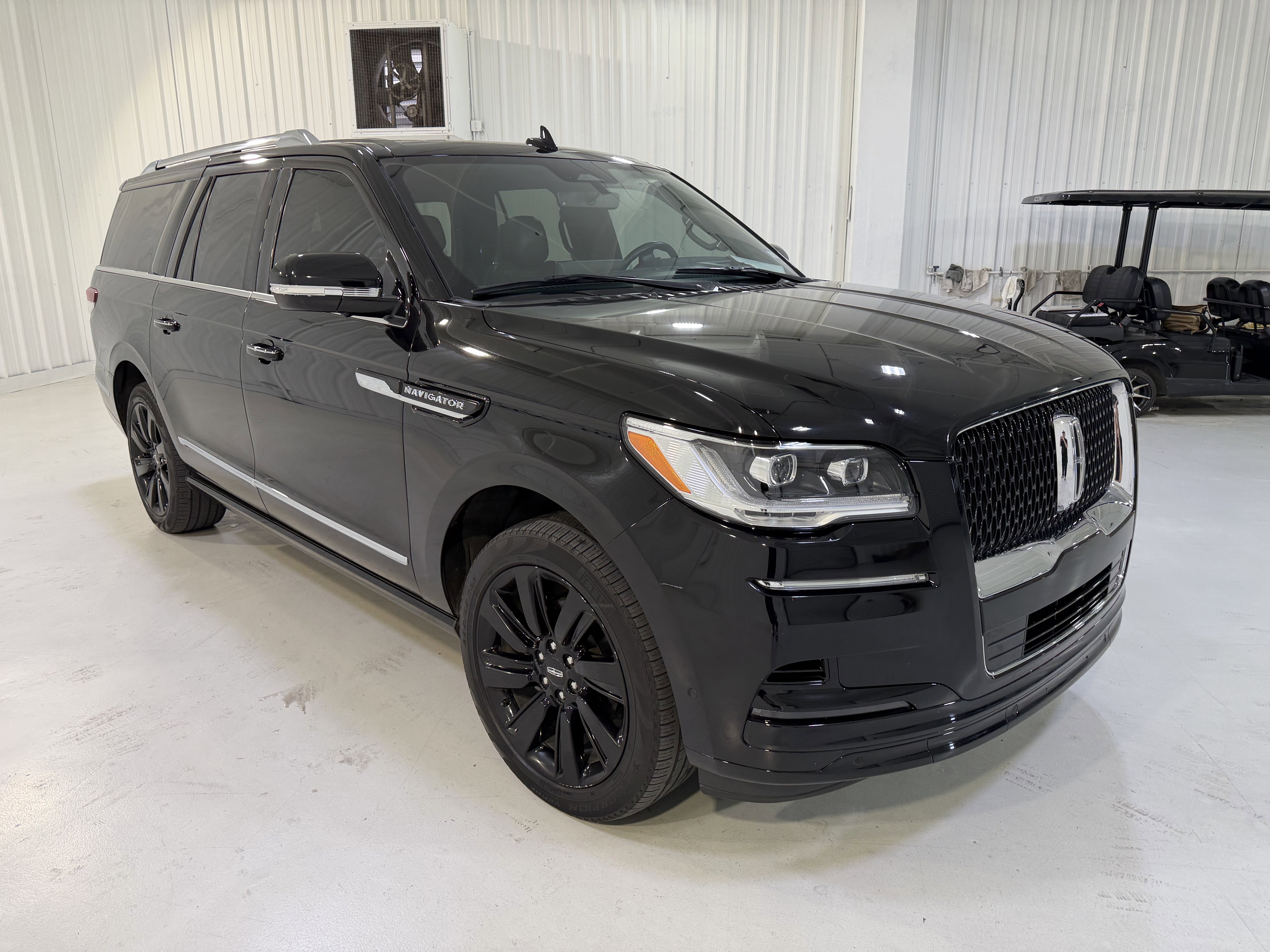 Used 2023 Lincoln Navigator L Reserve AWD/4WD image 7