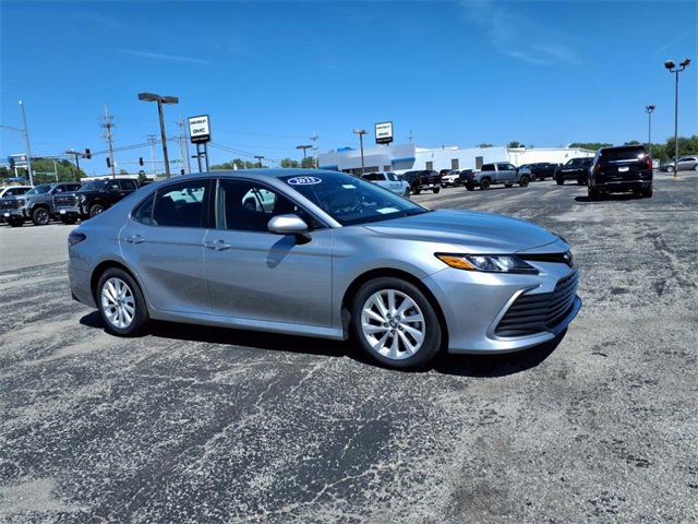 Used 2023 Toyota Camry LE image 3