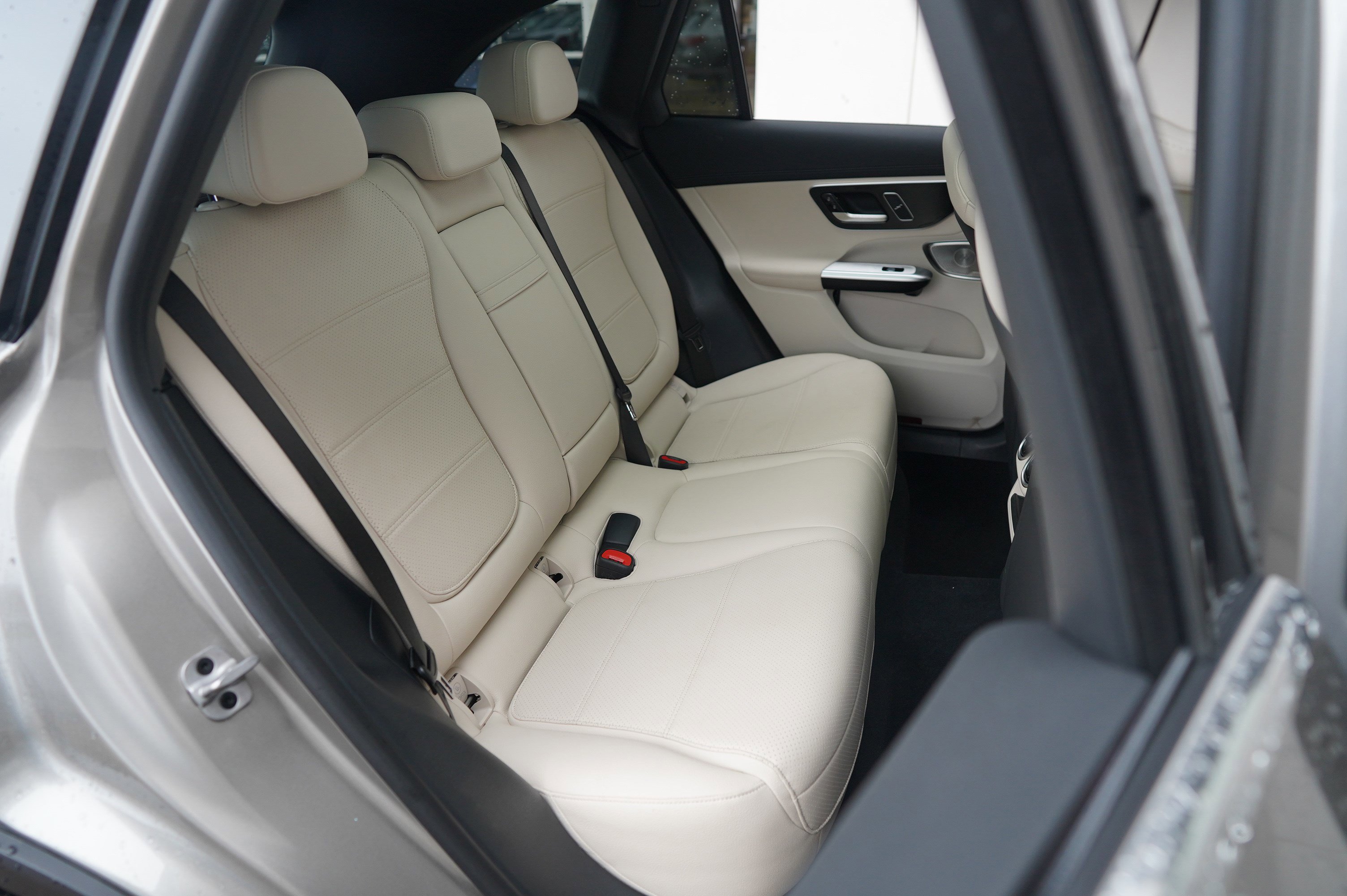 Used 2024 Mercedes-Benz GLC 300 4MATIC image 35