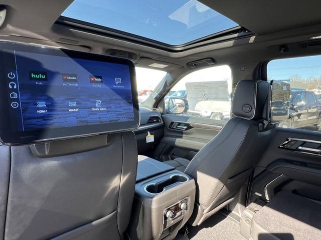 New 2025 Chevrolet Suburban Premier image 18