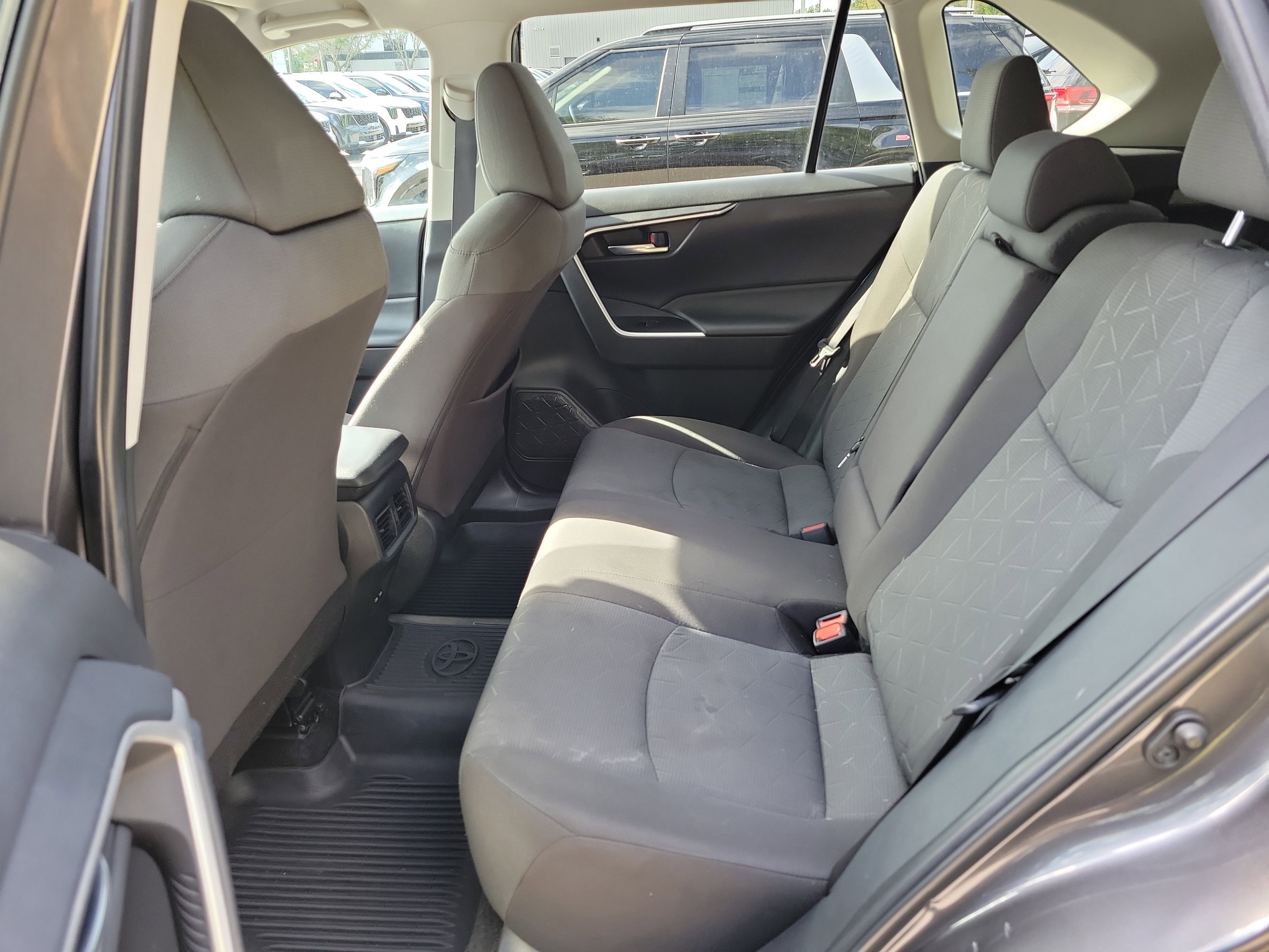 Used 2022 Toyota RAV4 XLE FWD image 15