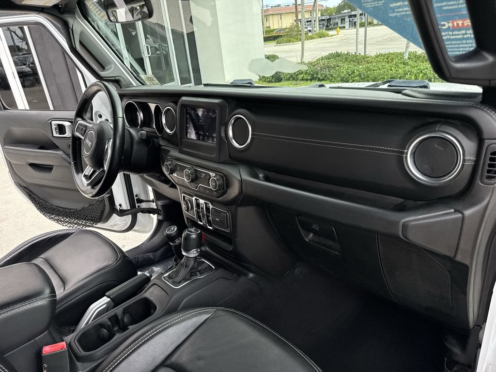 Used 2019 Jeep Wrangler Unlimited Sahara w/ Dual Top Group AWD/4WD image 32
