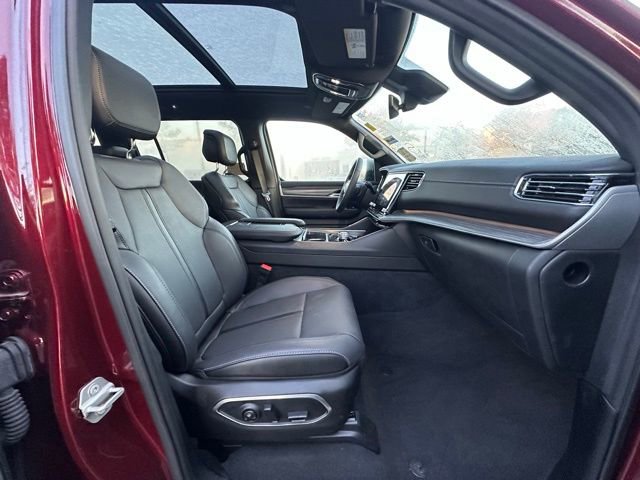 Used 2024 Jeep Wagoneer Series III w/ Premium Group I image 34