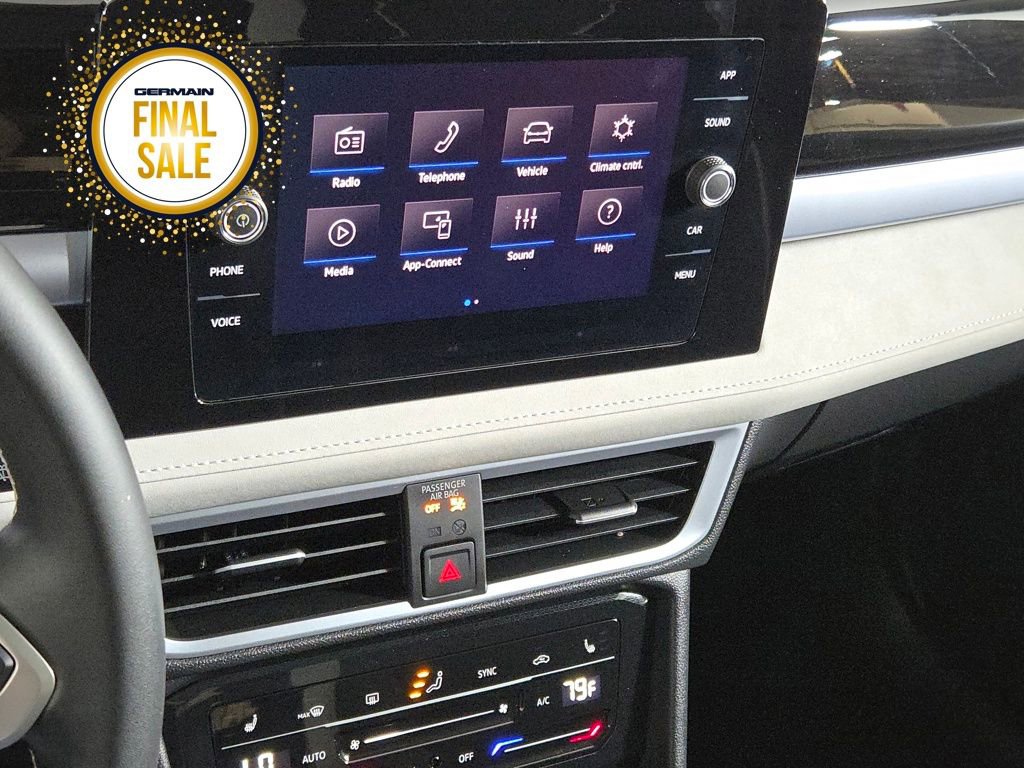 Certified 2025 Volkswagen Taos SE image 22