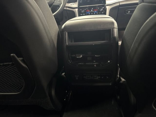 Used 2024 Jeep Grand Cherokee Limited AWD/4WD image 31
