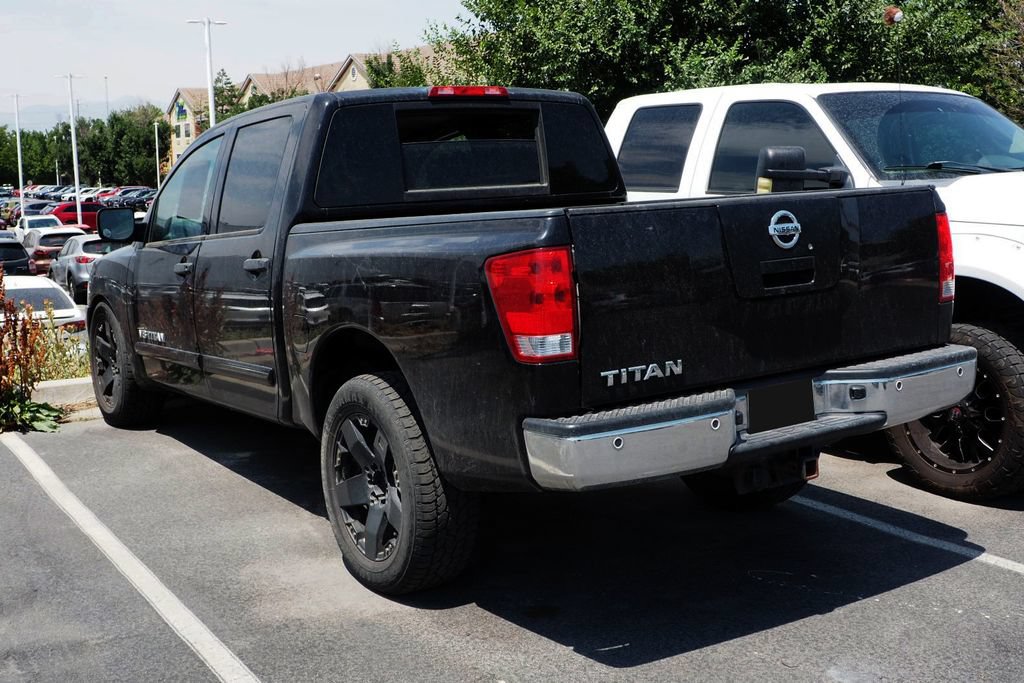 Used 2012 Nissan Titan SV w/ SV Value Truck Pkg AWD/4WD image 4