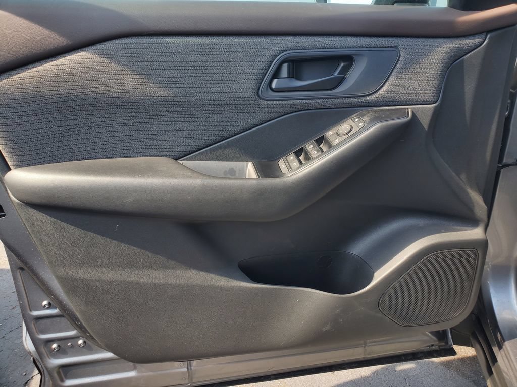 Used 2023 Nissan Rogue S AWD/4WD image 21
