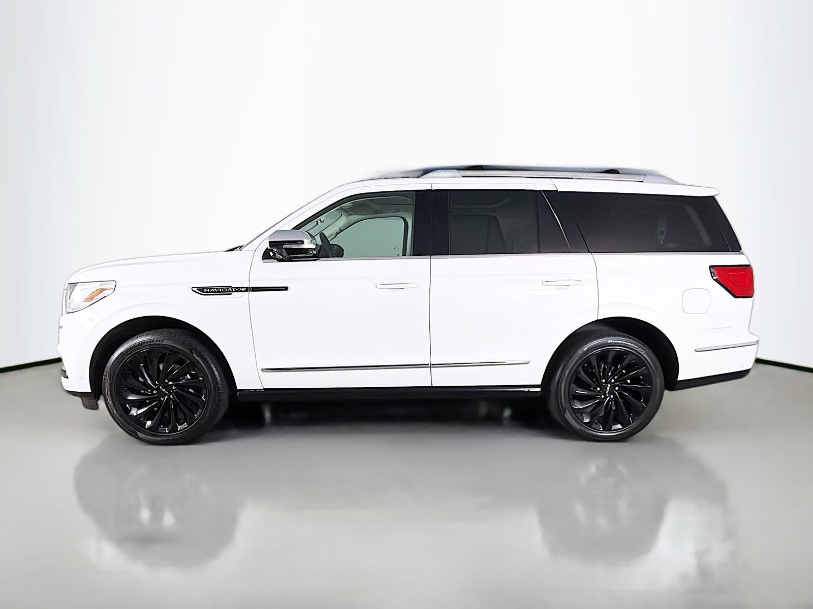 Used 2021 Lincoln Navigator Black Label w/ Cargo Convenience Package AWD/4WD image 4