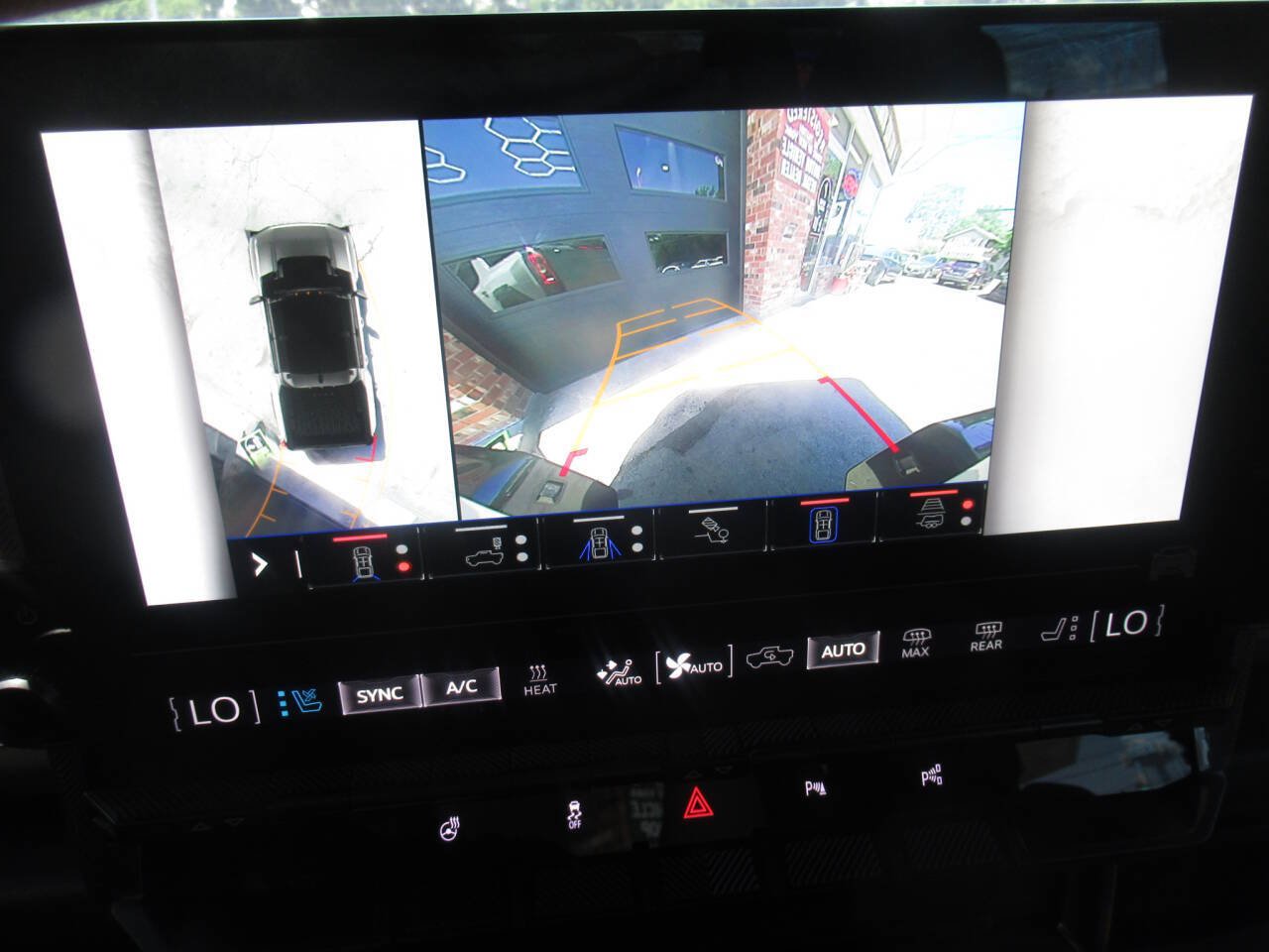 Used 2025 GMC Hummer EV 2X AWD/4WD image 46