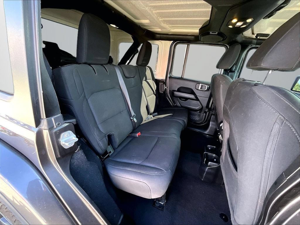 Used 2019 Jeep Wrangler Unlimited Sahara w/ Uconnect 4C Nav & Sound Group AWD/4WD image 28