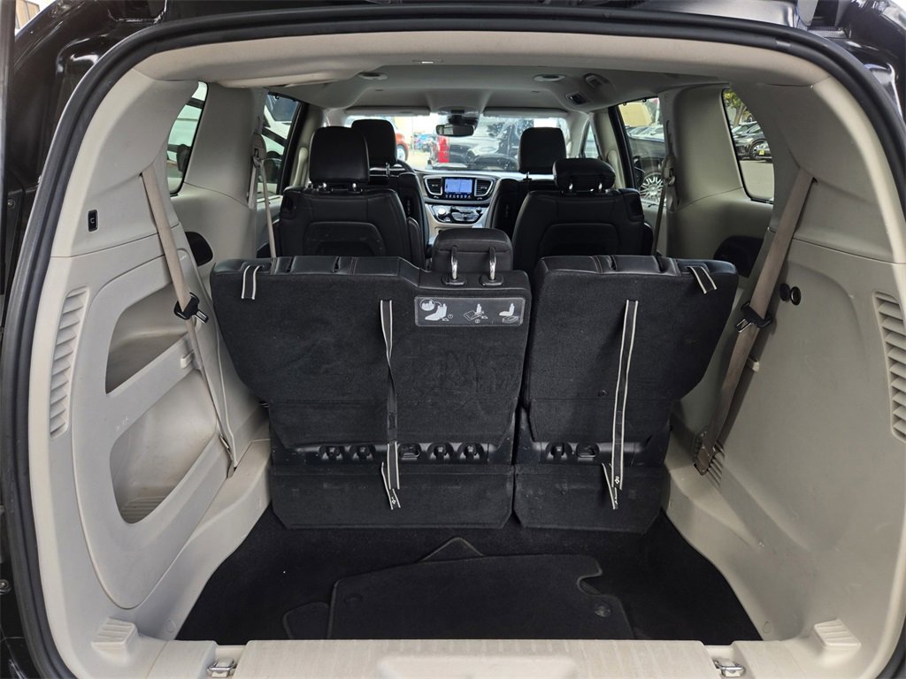 Used 2017 Chrysler Pacifica Touring-L Plus w/ Advanced Safetytec Group image 27